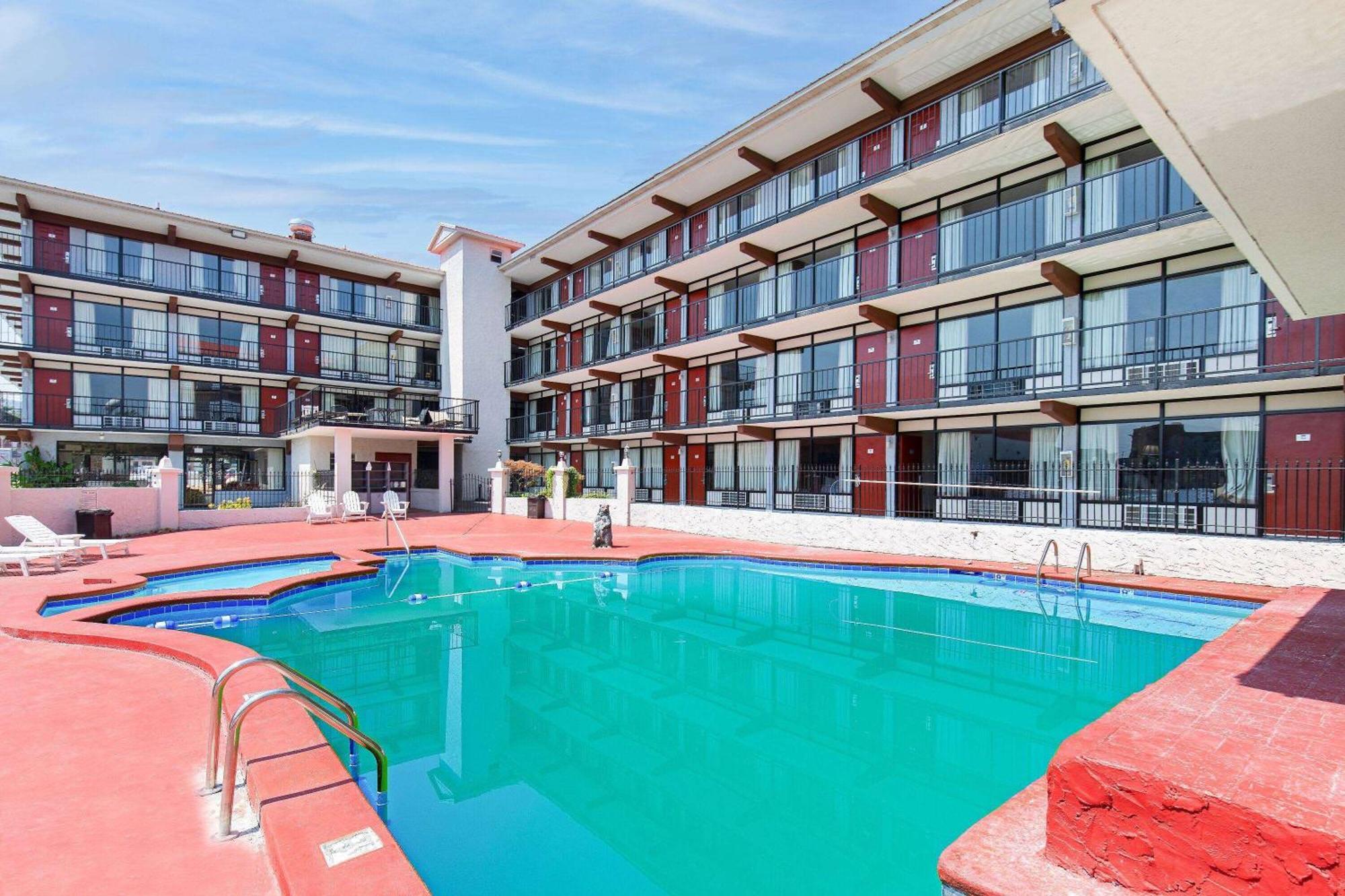 Americana Inn A Travelodge By Wyndham Pigeon Forge Εξωτερικό φωτογραφία